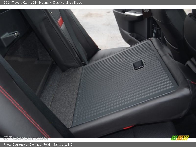 Magnetic Gray Metallic / Black 2014 Toyota Camry SE