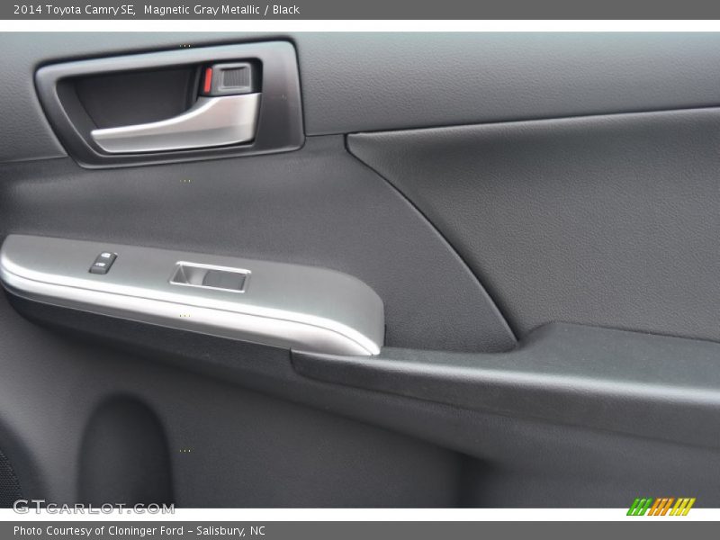 Magnetic Gray Metallic / Black 2014 Toyota Camry SE