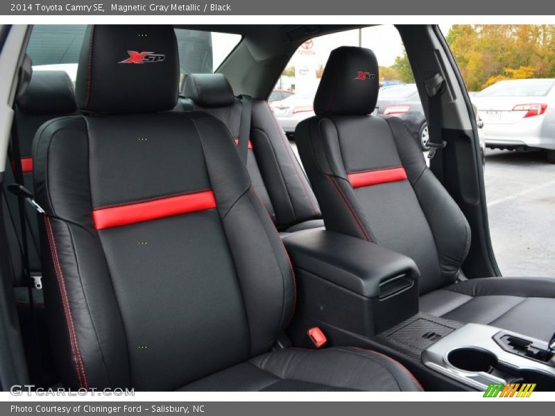 Magnetic Gray Metallic / Black 2014 Toyota Camry SE