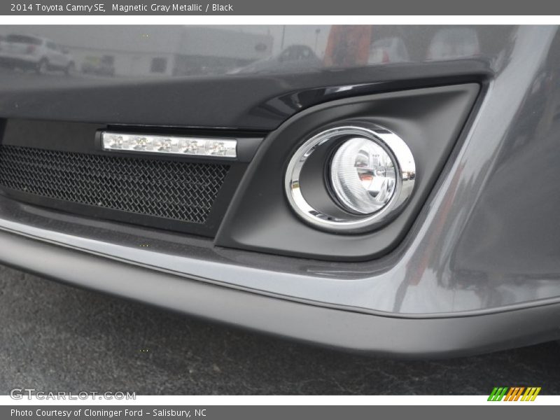 Magnetic Gray Metallic / Black 2014 Toyota Camry SE