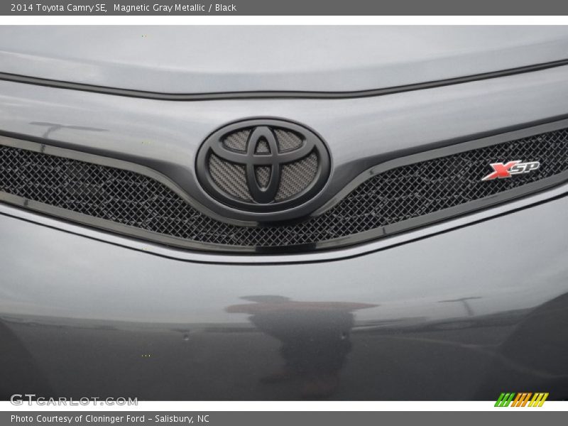 Magnetic Gray Metallic / Black 2014 Toyota Camry SE