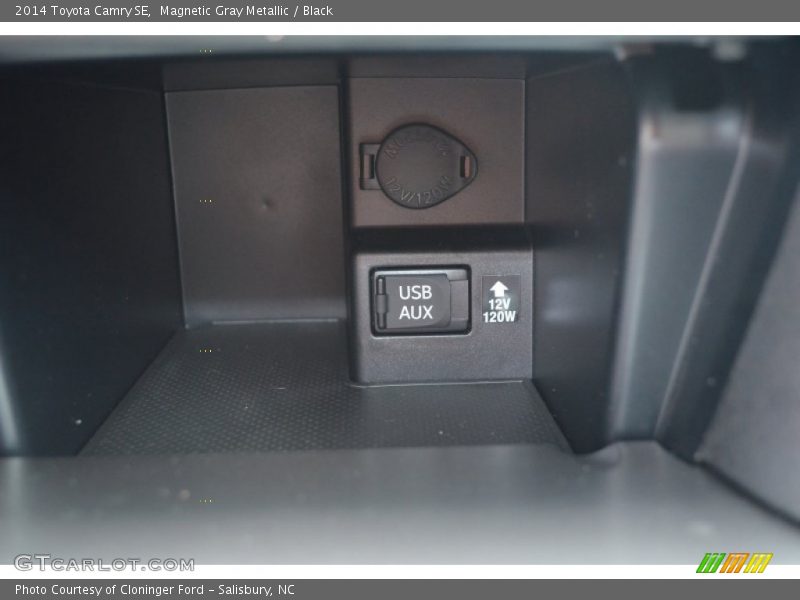 Magnetic Gray Metallic / Black 2014 Toyota Camry SE