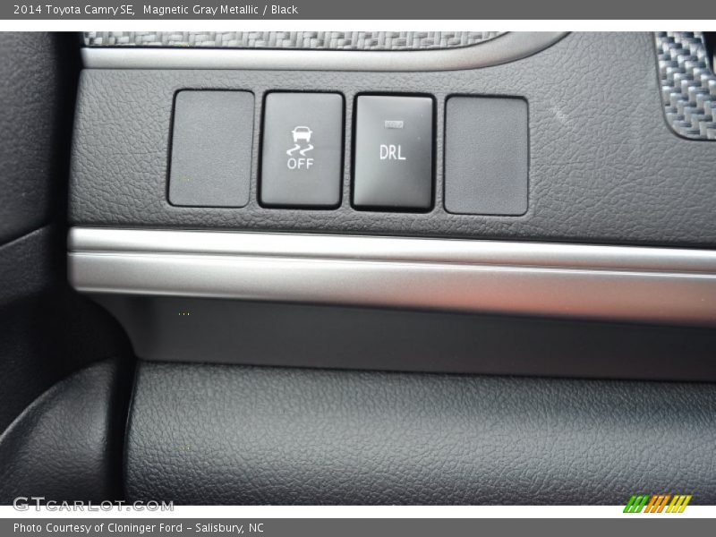 Magnetic Gray Metallic / Black 2014 Toyota Camry SE