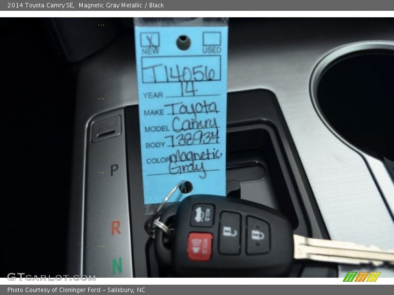 Magnetic Gray Metallic / Black 2014 Toyota Camry SE