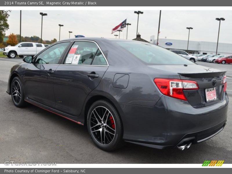 Magnetic Gray Metallic / Black 2014 Toyota Camry SE