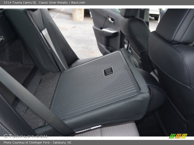 Classic Silver Metallic / Black/Ash 2014 Toyota Camry SE