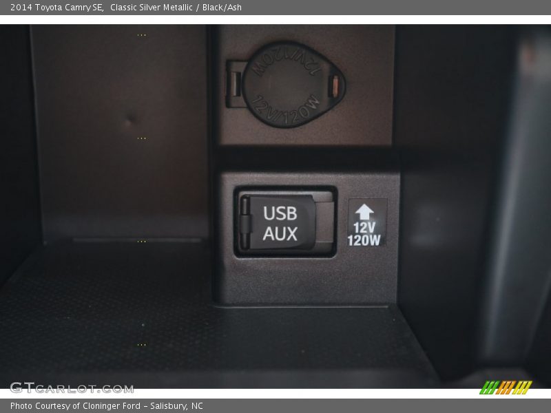 Classic Silver Metallic / Black/Ash 2014 Toyota Camry SE