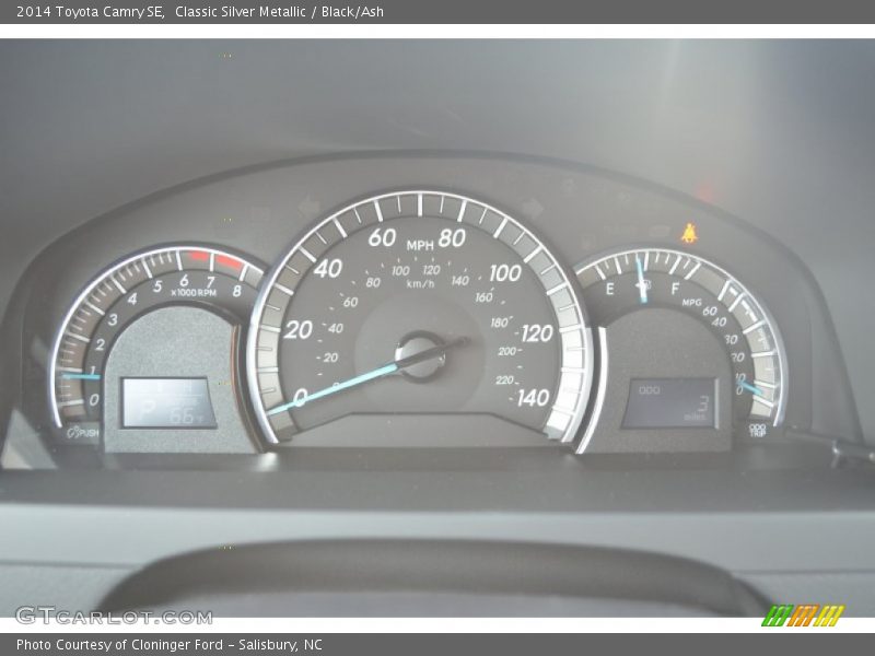 Classic Silver Metallic / Black/Ash 2014 Toyota Camry SE