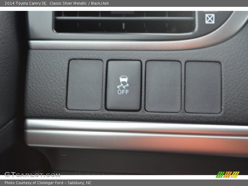 Classic Silver Metallic / Black/Ash 2014 Toyota Camry SE