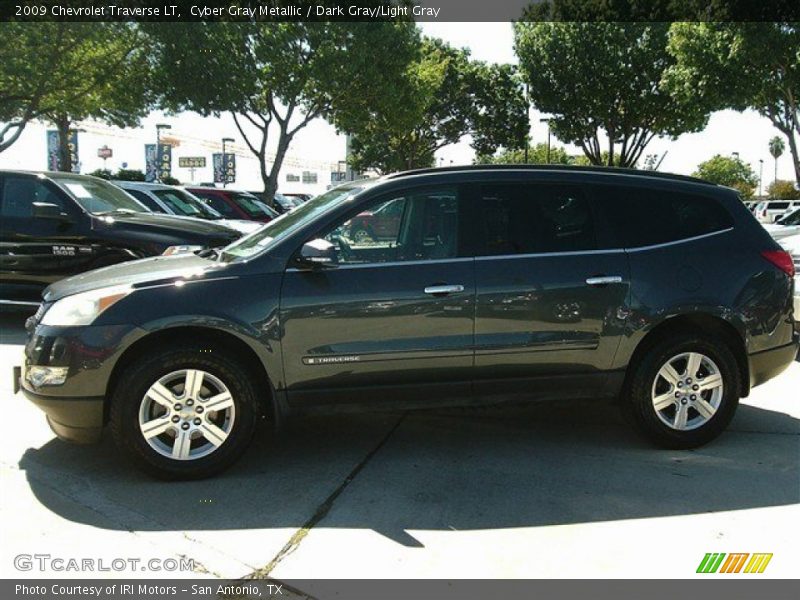 Cyber Gray Metallic / Dark Gray/Light Gray 2009 Chevrolet Traverse LT
