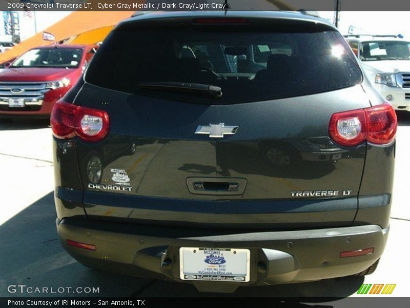 Cyber Gray Metallic / Dark Gray/Light Gray 2009 Chevrolet Traverse LT