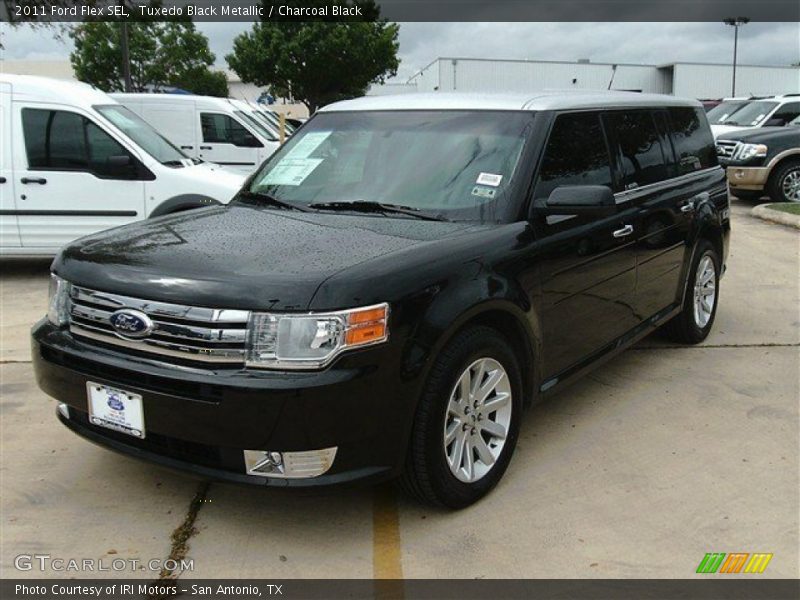 Tuxedo Black Metallic / Charcoal Black 2011 Ford Flex SEL