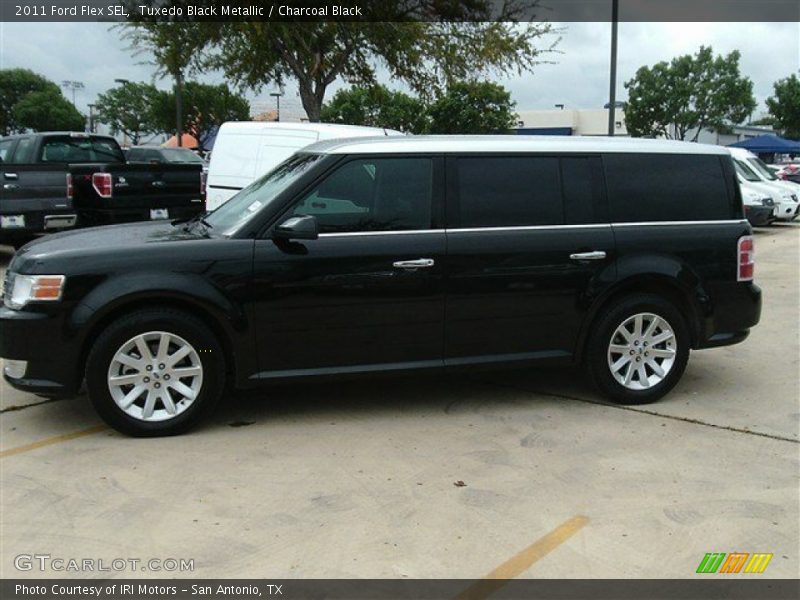 Tuxedo Black Metallic / Charcoal Black 2011 Ford Flex SEL