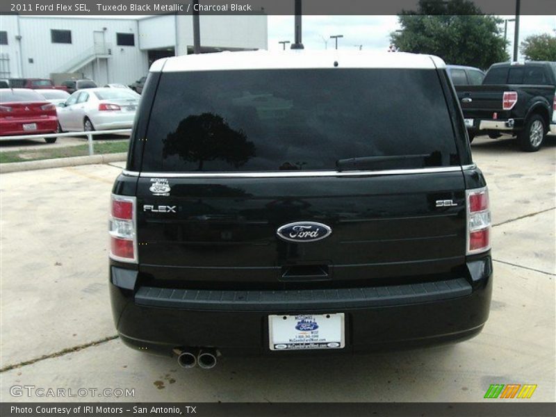 Tuxedo Black Metallic / Charcoal Black 2011 Ford Flex SEL