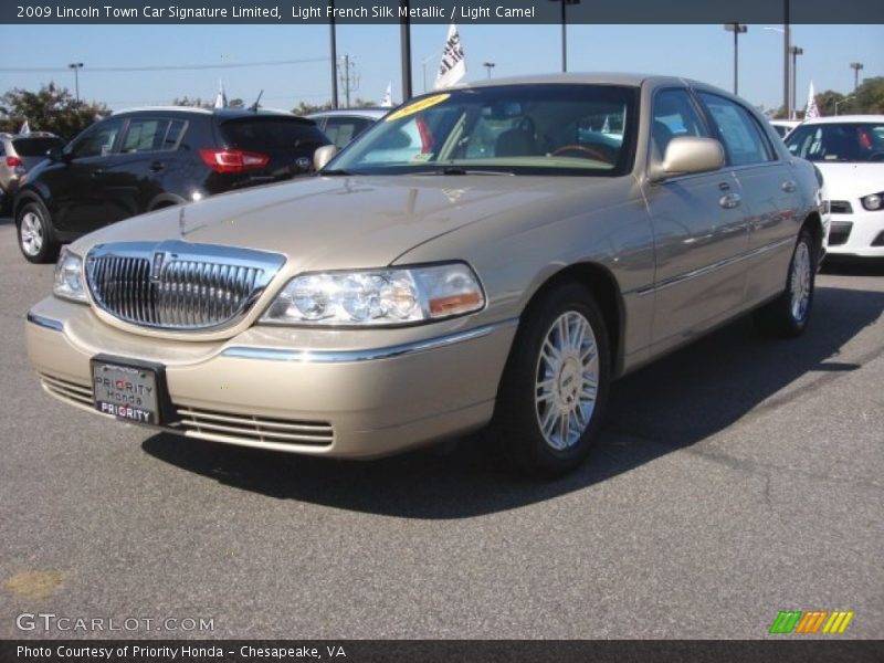 Light French Silk Metallic / Light Camel 2009 Lincoln Town Car Signature Limited