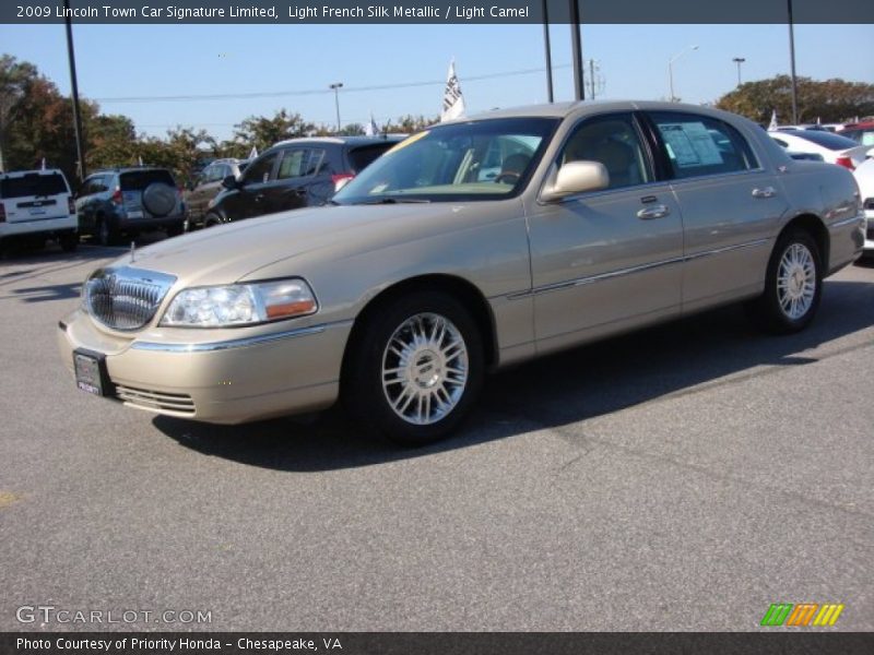 Light French Silk Metallic / Light Camel 2009 Lincoln Town Car Signature Limited