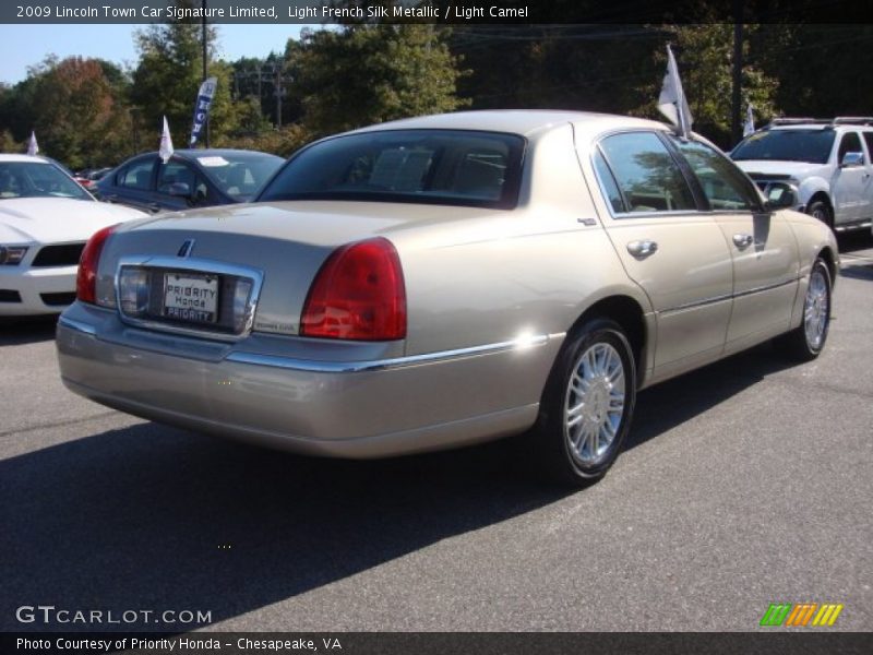 Light French Silk Metallic / Light Camel 2009 Lincoln Town Car Signature Limited