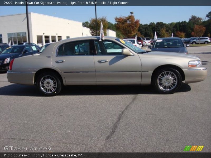 Light French Silk Metallic / Light Camel 2009 Lincoln Town Car Signature Limited