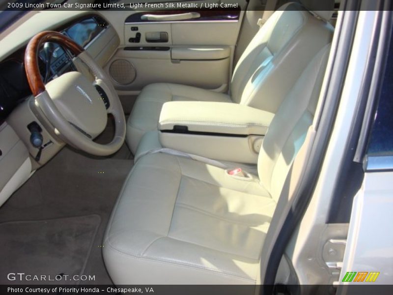 Light French Silk Metallic / Light Camel 2009 Lincoln Town Car Signature Limited