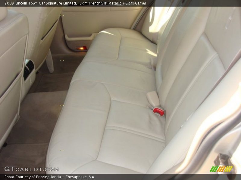 Light French Silk Metallic / Light Camel 2009 Lincoln Town Car Signature Limited