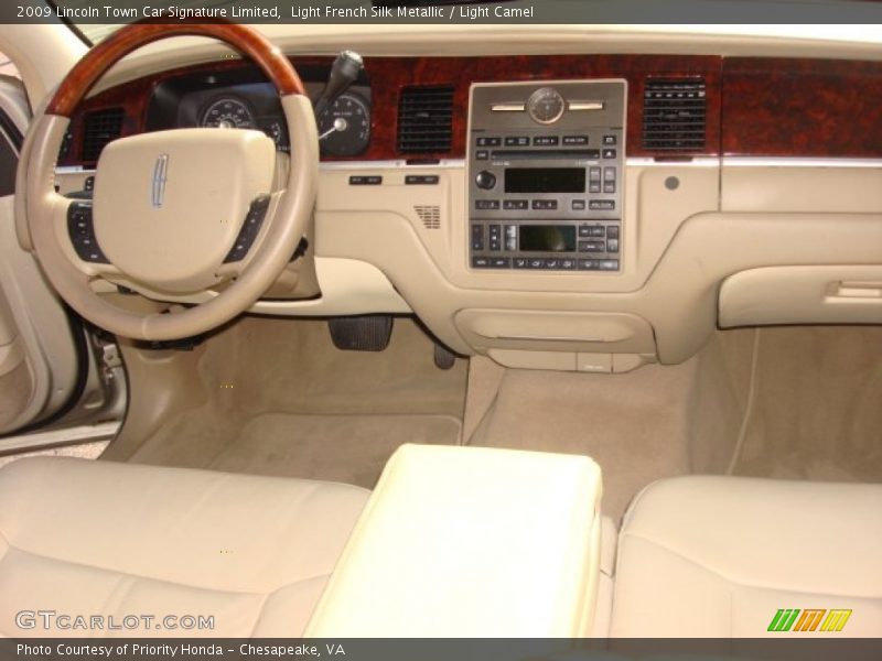 Light French Silk Metallic / Light Camel 2009 Lincoln Town Car Signature Limited