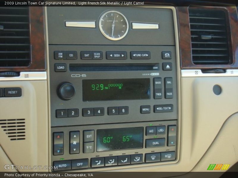 Light French Silk Metallic / Light Camel 2009 Lincoln Town Car Signature Limited