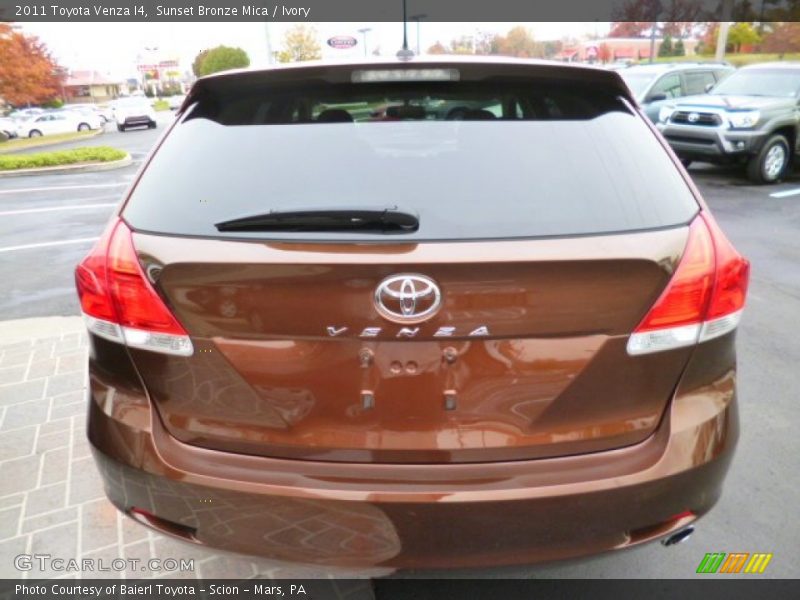 Sunset Bronze Mica / Ivory 2011 Toyota Venza I4