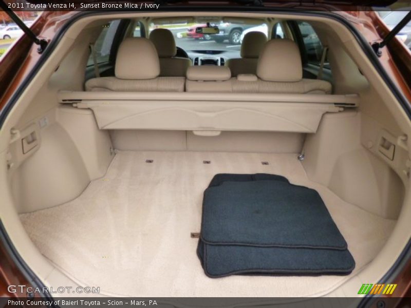 Sunset Bronze Mica / Ivory 2011 Toyota Venza I4