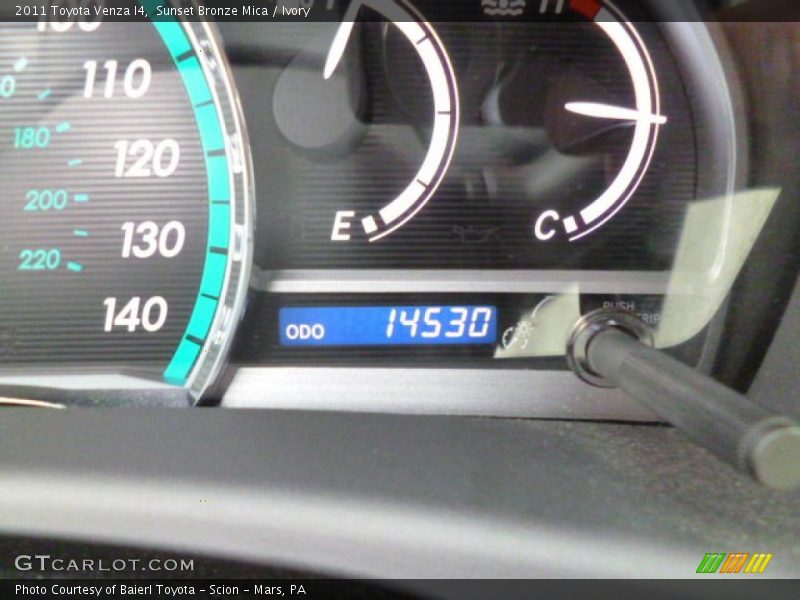 Sunset Bronze Mica / Ivory 2011 Toyota Venza I4