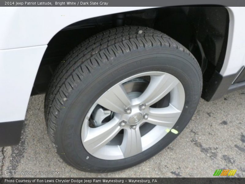 Bright White / Dark Slate Gray 2014 Jeep Patriot Latitude