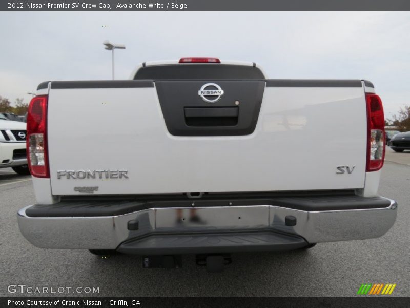 Avalanche White / Beige 2012 Nissan Frontier SV Crew Cab