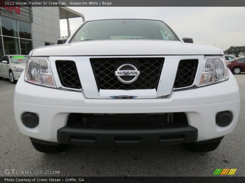 Avalanche White / Beige 2012 Nissan Frontier SV Crew Cab