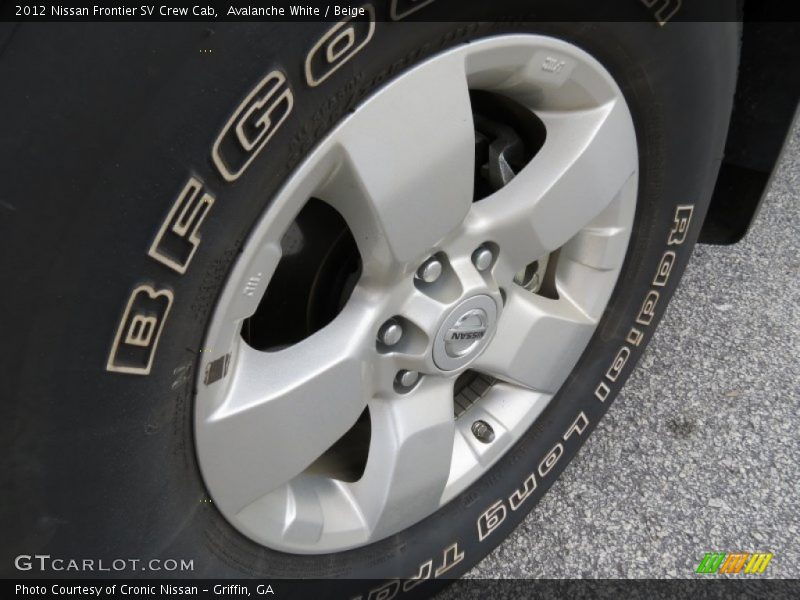 Avalanche White / Beige 2012 Nissan Frontier SV Crew Cab