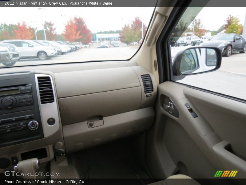 Avalanche White / Beige 2012 Nissan Frontier SV Crew Cab