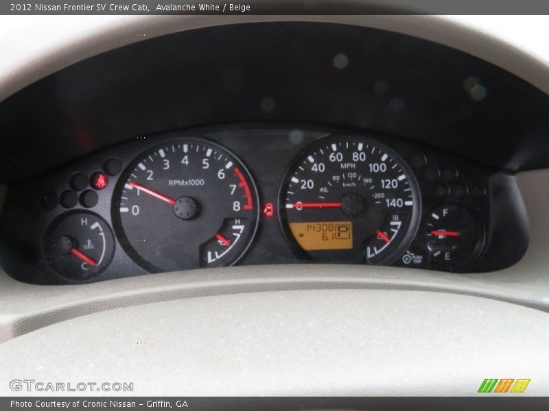 Avalanche White / Beige 2012 Nissan Frontier SV Crew Cab