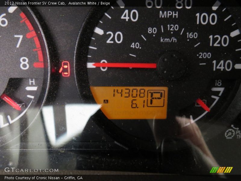 Avalanche White / Beige 2012 Nissan Frontier SV Crew Cab