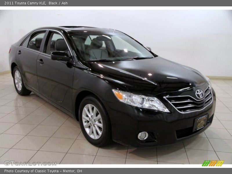 Black / Ash 2011 Toyota Camry XLE