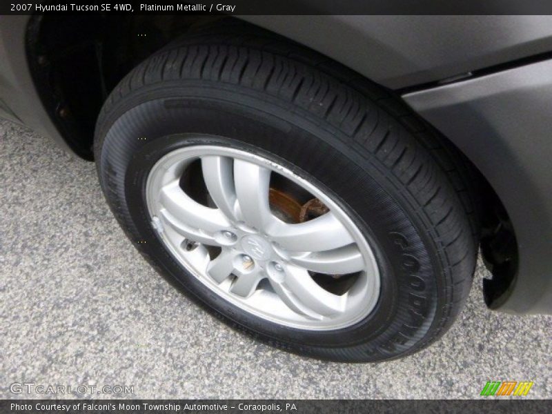 Platinum Metallic / Gray 2007 Hyundai Tucson SE 4WD