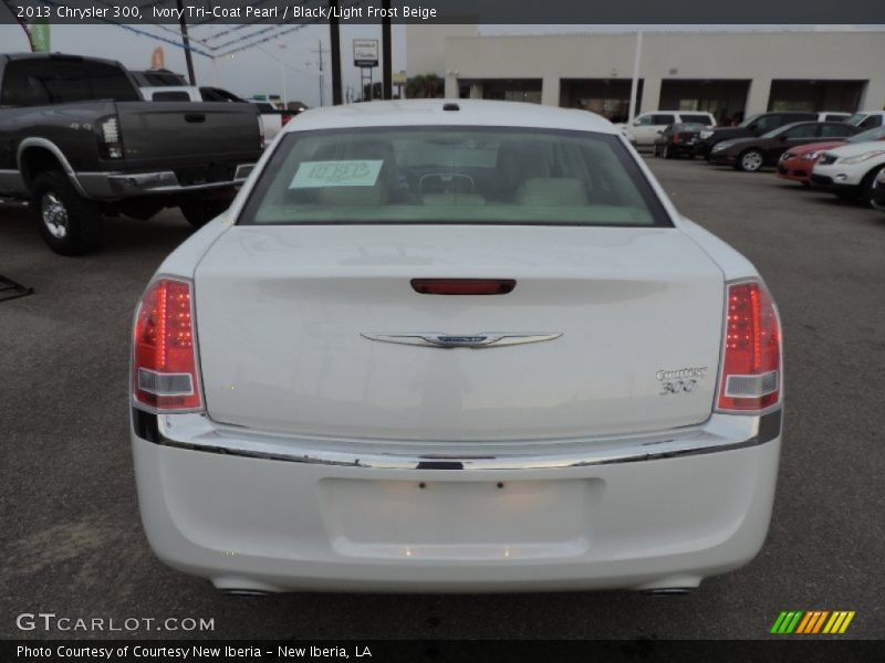 Ivory Tri-Coat Pearl / Black/Light Frost Beige 2013 Chrysler 300