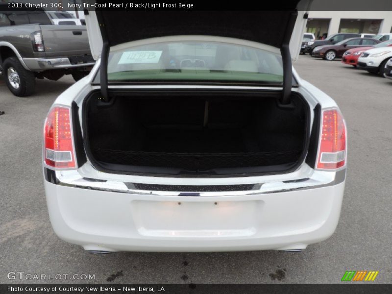 Ivory Tri-Coat Pearl / Black/Light Frost Beige 2013 Chrysler 300