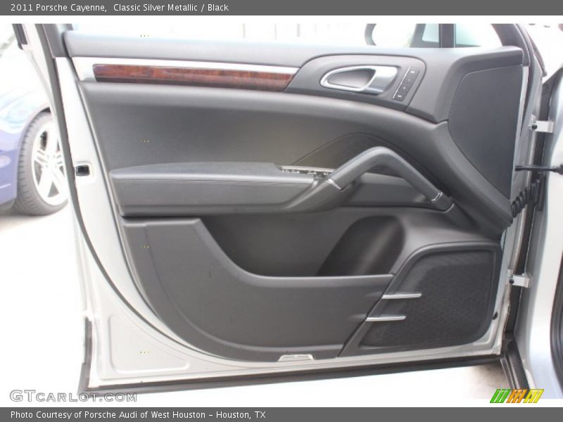 Classic Silver Metallic / Black 2011 Porsche Cayenne