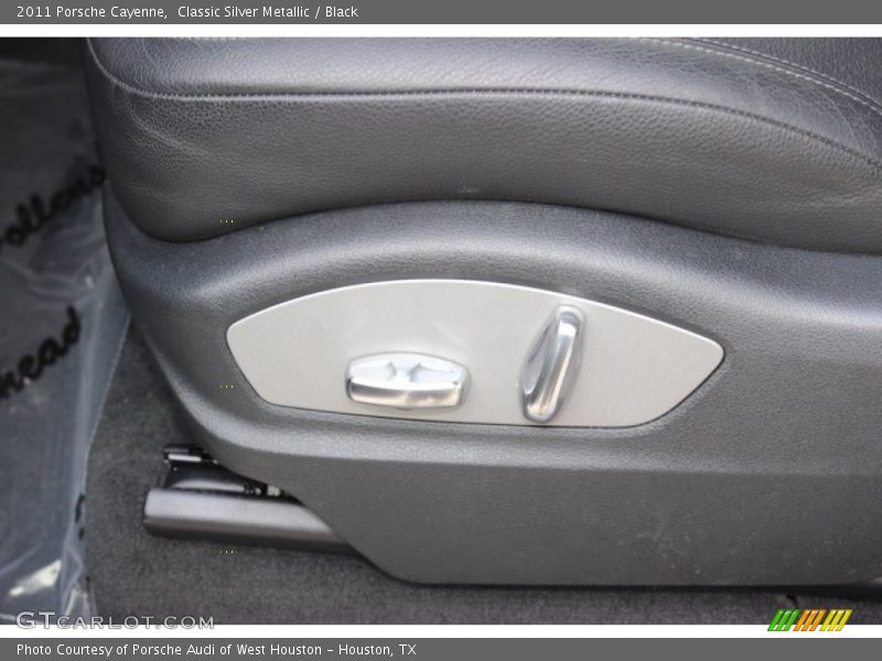 Classic Silver Metallic / Black 2011 Porsche Cayenne