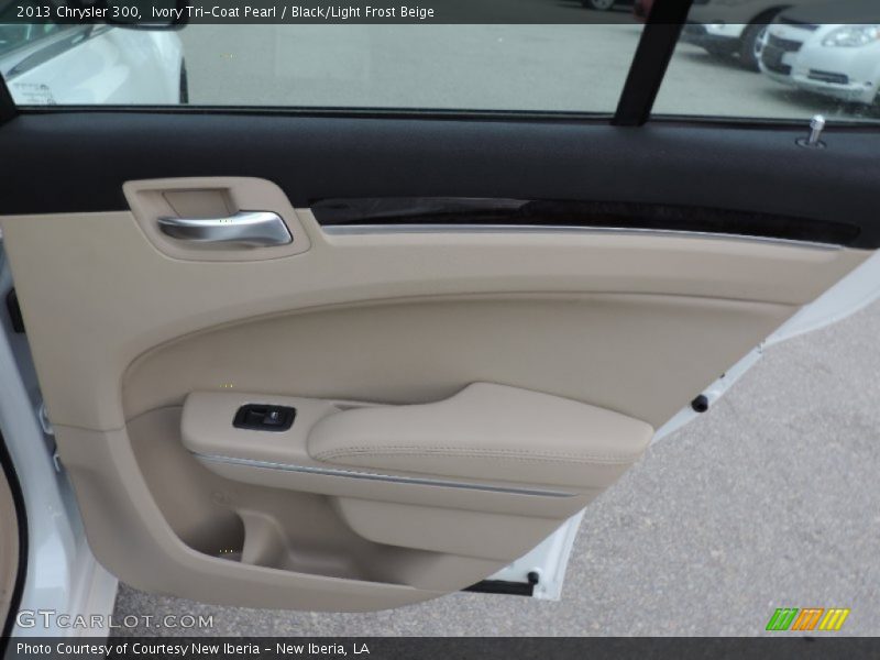 Ivory Tri-Coat Pearl / Black/Light Frost Beige 2013 Chrysler 300