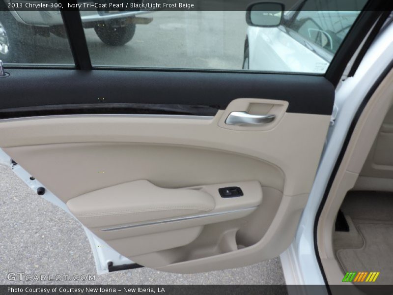 Ivory Tri-Coat Pearl / Black/Light Frost Beige 2013 Chrysler 300