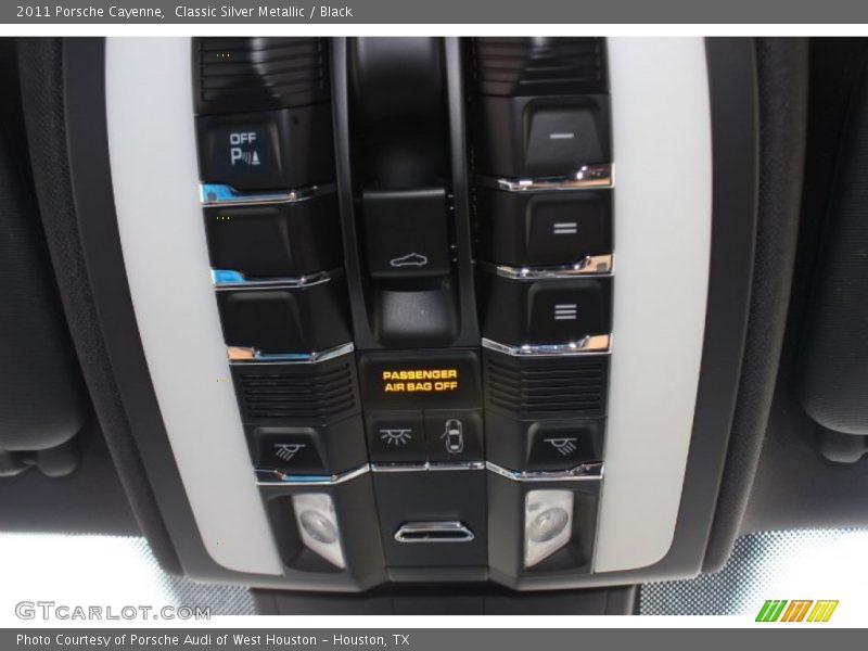 Classic Silver Metallic / Black 2011 Porsche Cayenne