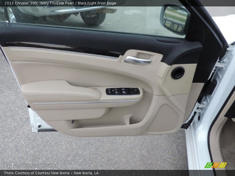 Ivory Tri-Coat Pearl / Black/Light Frost Beige 2013 Chrysler 300