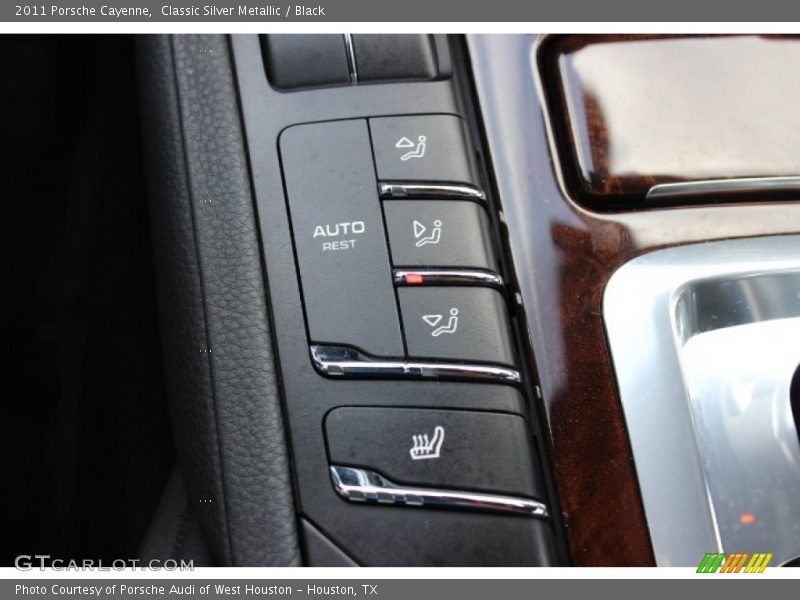 Classic Silver Metallic / Black 2011 Porsche Cayenne