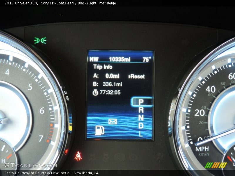 Ivory Tri-Coat Pearl / Black/Light Frost Beige 2013 Chrysler 300