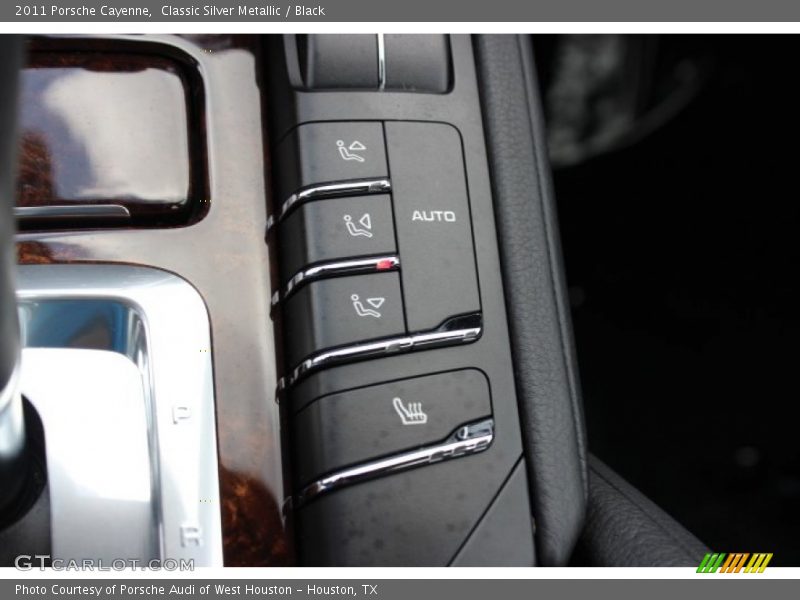 Classic Silver Metallic / Black 2011 Porsche Cayenne
