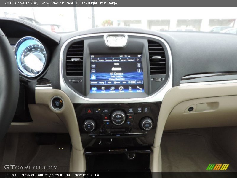 Ivory Tri-Coat Pearl / Black/Light Frost Beige 2013 Chrysler 300